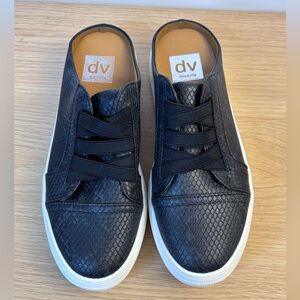 Dolce Vita Black Textured Slip-Ons Woman’s 8